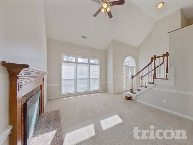 Foto del edificio - 713 Trailing Rock Dr