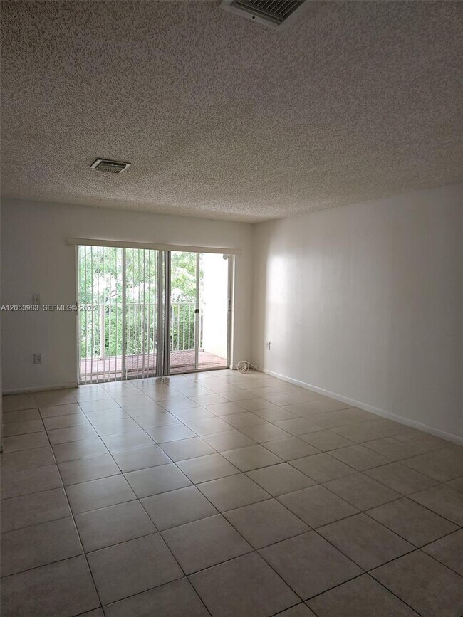 Foto del edificio - 15721 SW 137th Ave