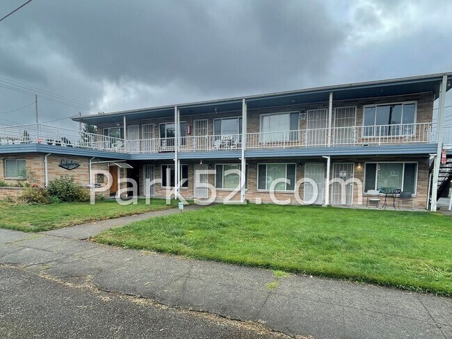 Foto del edificio - 1 Bed 1 Bath Ground Floor Apartment