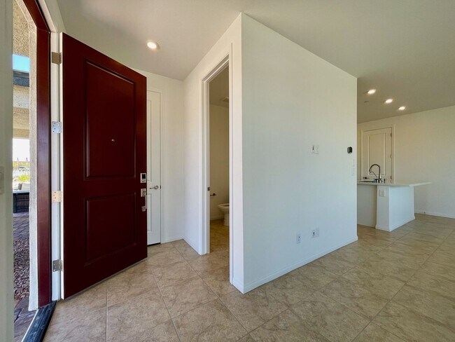 Building Photo - BRAND NEW 3 BED 2.5 BATH 2 CAR GARAGE TOWN...