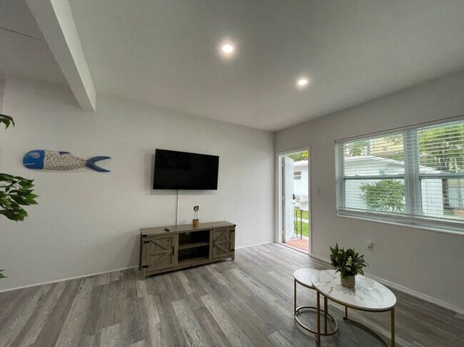 Foto del edificio - 1111 SW 37th Ave