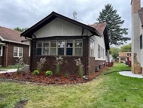 Building Photo - 1349 Schletti St N