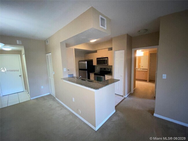Building Photo - 2560 Centergate Dr