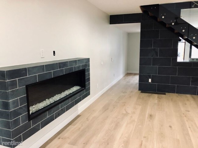 Building Photo - 2 br, 2.5 bath Apartment - 3647 Lipan St