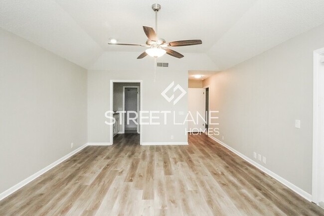 Building Photo - NOW OFFERING 1-MONTH FREE OFF FIRST FULL M...