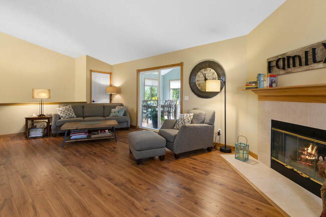 Building Photo - 1381 Edgewood Dr