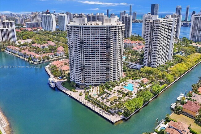 Foto del edificio - 1000 W Island Blvd