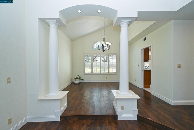 Foto del edificio - 816 Eastbrook Ct