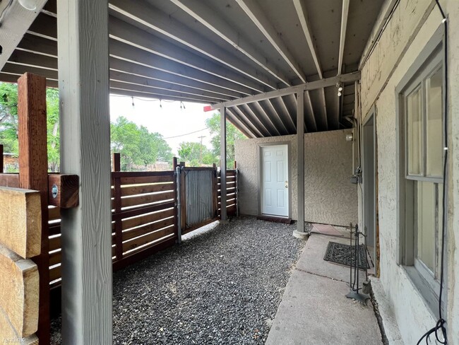 Foto del edificio - 2 br, 1 bath House - 300 South Mountain Av...