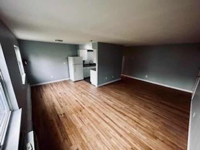 Building Photo - Newly renovated 1 bedroom 1 bath condomini...
