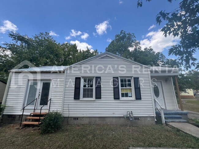 Foto del edificio - 1318 Woodward Rd