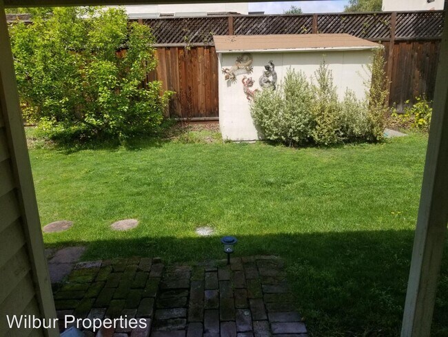Building Photo - 686-690 Matadero Ave