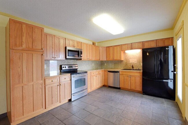 Building Photo - 1207 W Wall St