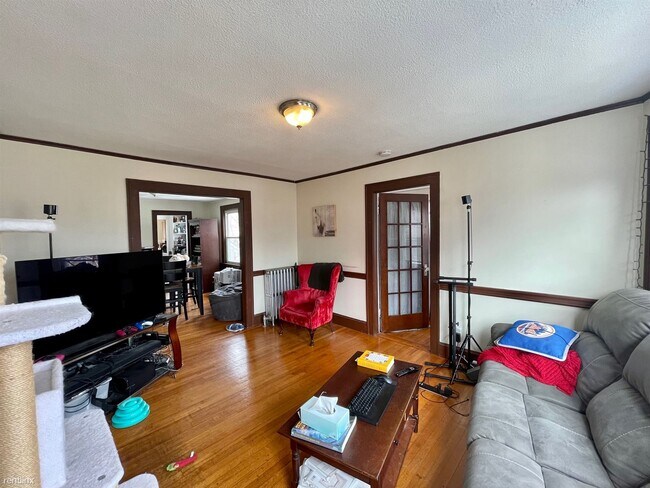 Foto del edificio - 3 br, 1 bath House - 58 Brock St # 3M