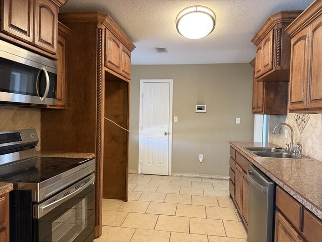 Foto del edificio - 3403 Thomas Ave