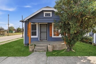 Building Photo - 2420 Stevens St