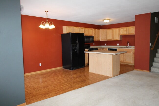 Building Photo - 627 Southtowne Dr