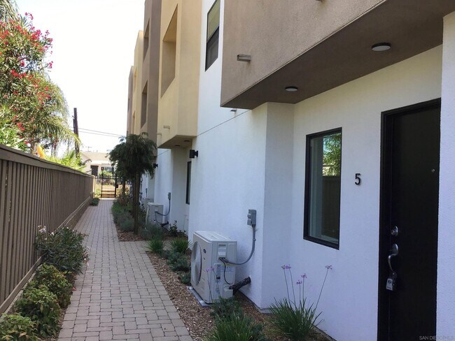 Building Photo - 4464 Ocean View Blvd