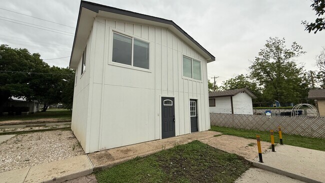 Foto del edificio - 508 N Main St