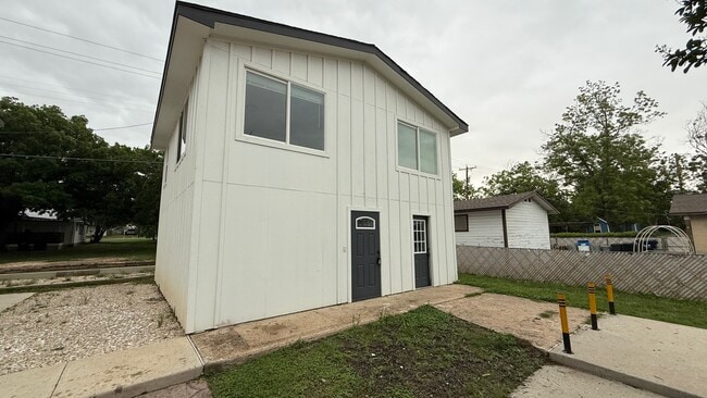 Building Photo - 508 N Main St