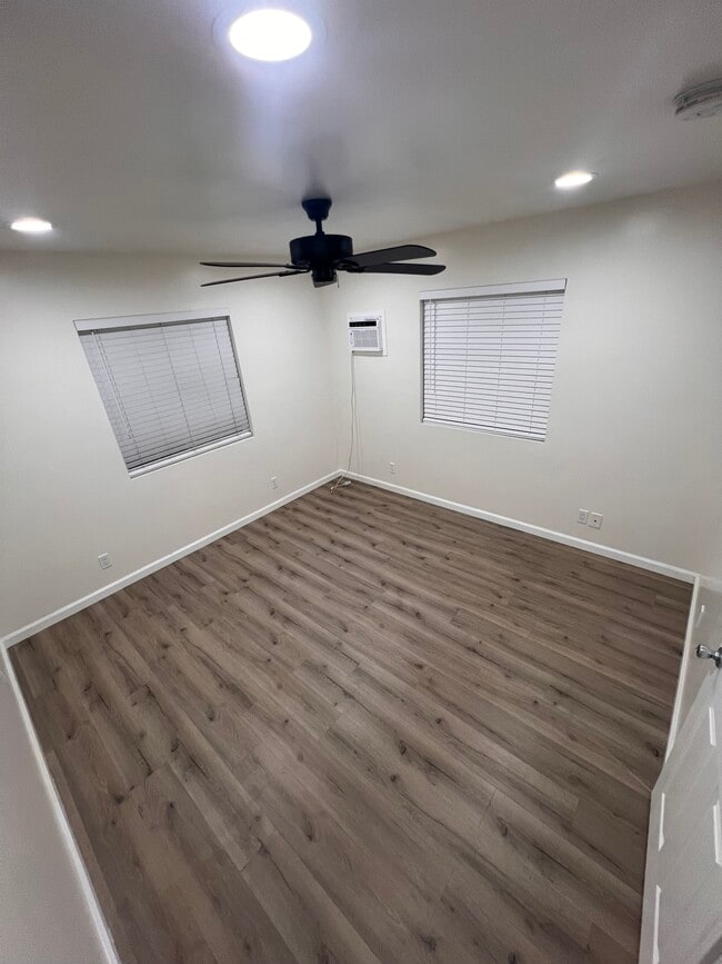 Bedroom - 2019 E Banyan St