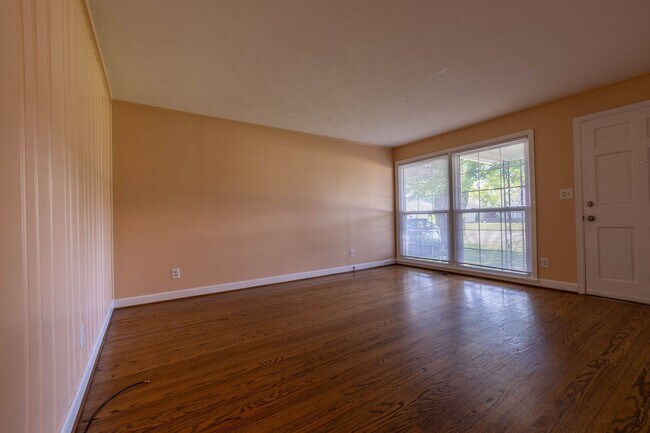 Building Photo - 10400/10402 Deering Road
