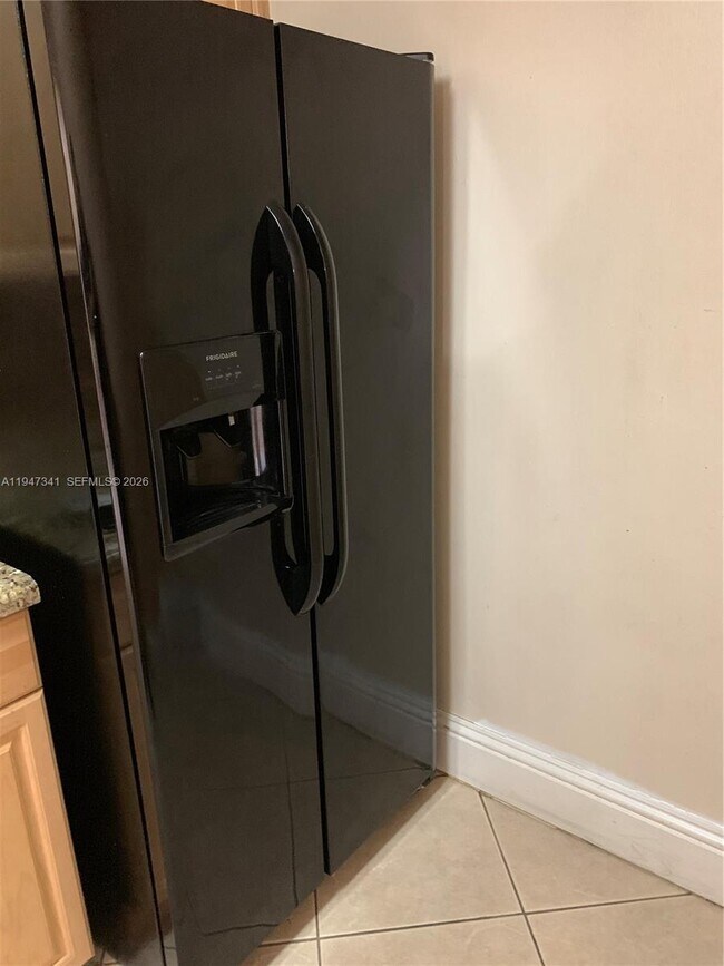 Foto del edificio - 7931 SW 104th St