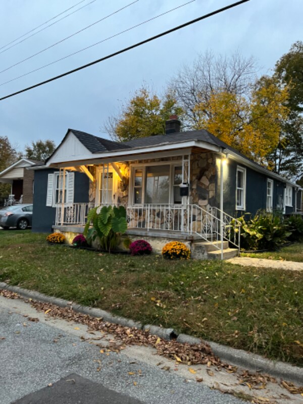 Primary Photo - 1506 Ivy Heights