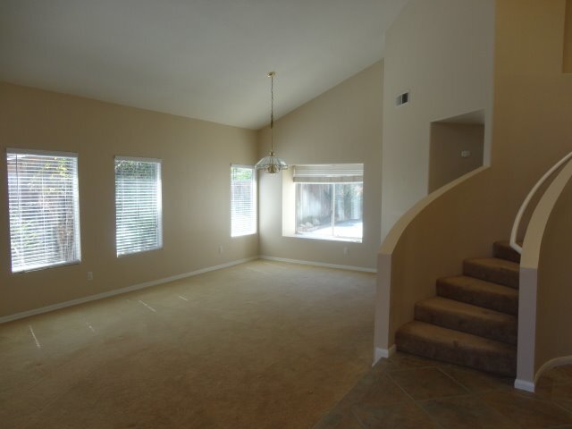 Building Photo - 3 bed/2.5 Bath Home in Oceanside!