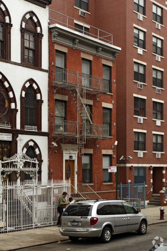 Building Photo - 347 E Fourth St