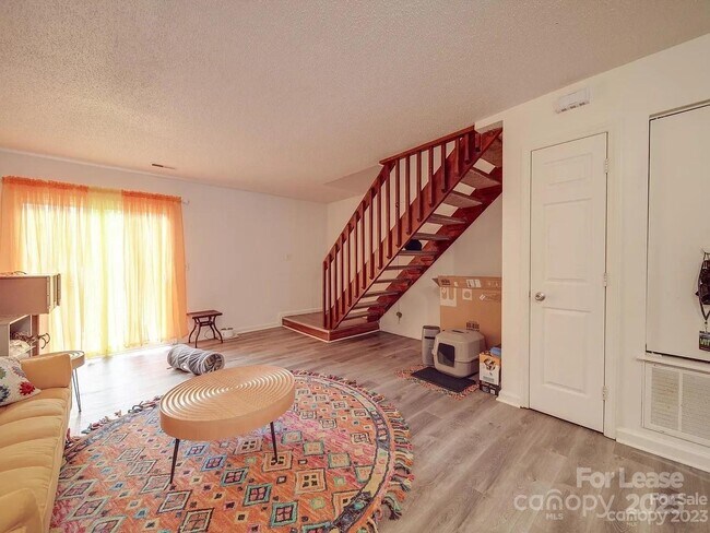 Building Photo - 4044 Briarhill Dr