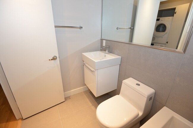 Photo du bâtiment - 111 Lawton Blvd