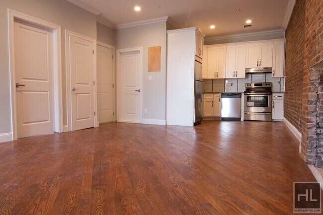 Building Photo - Gorgeous, Huge 1 Bedroom Apartment in SOHA!