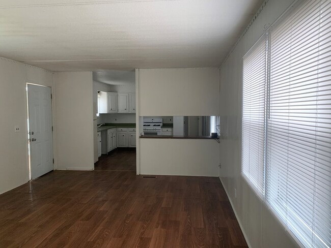 Foto del edificio - 3544-B W 15th St