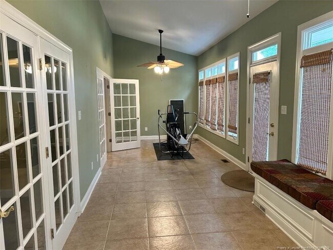 Foto del edificio - 4890 Independence Dr