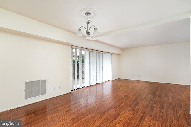 Foto del edificio - 7800 Inverton Rd