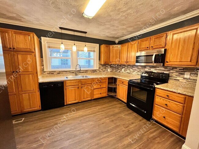 Building Photo - 507 S Lovell Ave