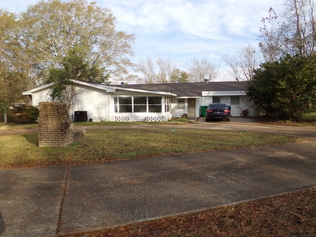 Building Photo - 706 Warpath Rd