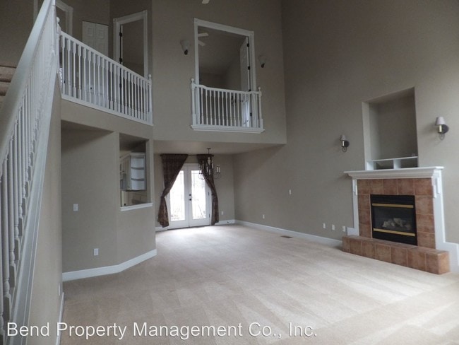 Building Photo - 19501 Meadowbrook Dr