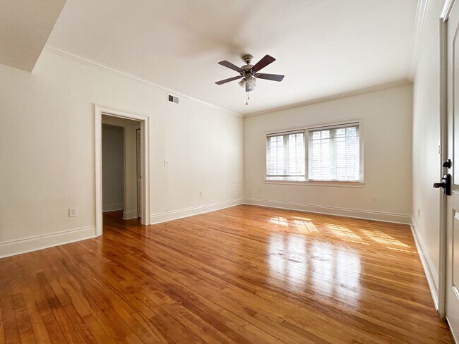 Sala de estar - 2117 W Dekle Ave