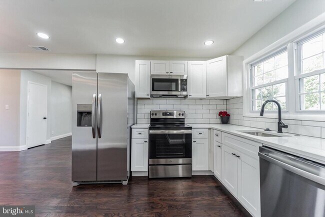 Building Photo - 4525 Edson Pl NE