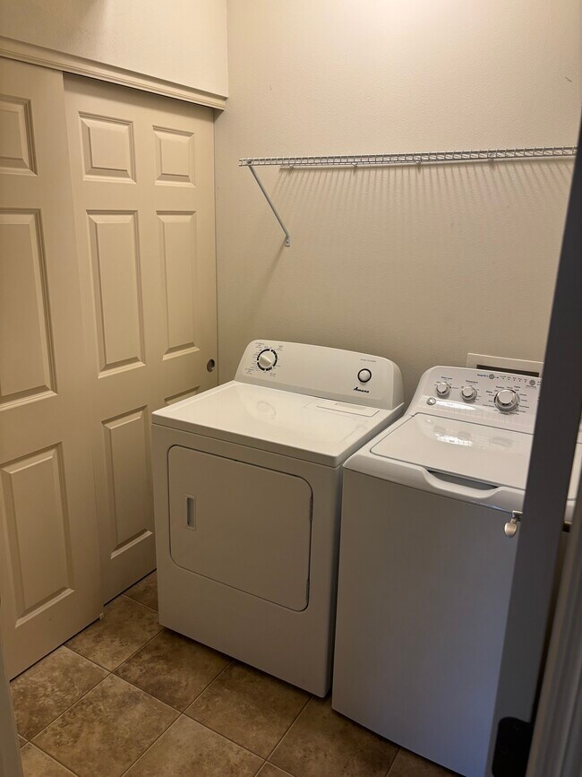 Foto del edificio - 613 Grandview Ct