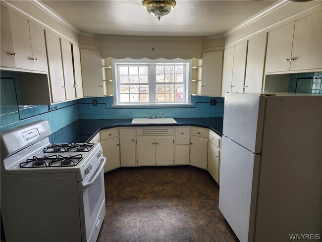 Kitchen - 505 Ridge Rd