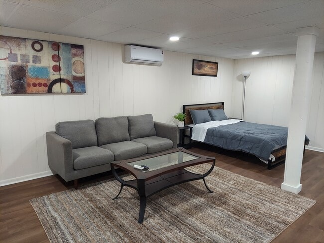 Foto del edificio - 5765 Penfield Pl