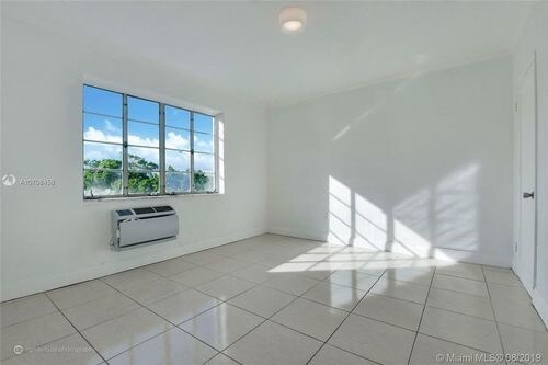 Foto del edificio - 7435 Harding Ave