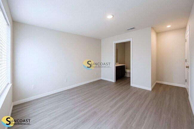 Foto del edificio - 6450 Sweetbay Ln