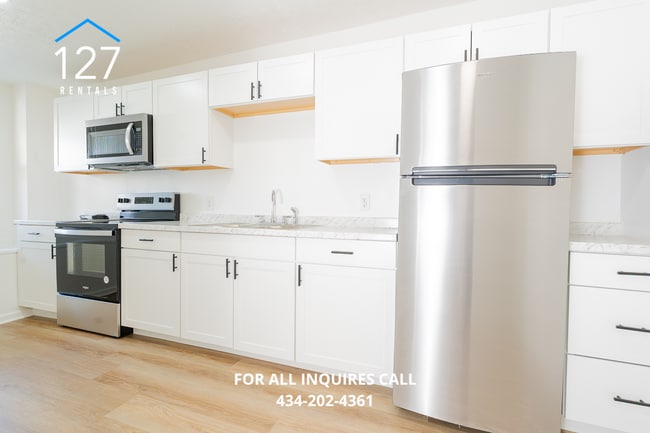 Building Photo - Charming Renovated 1-Bedroom Apartment in Madison Heights!