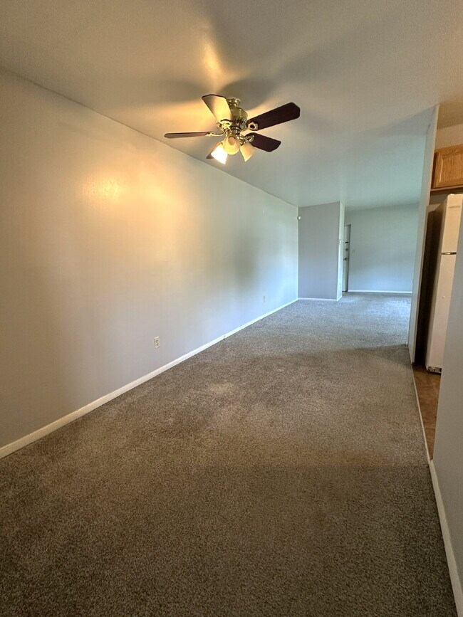 Foto del edificio - COMING SOON! 1 Bedroom condo in Reisterstown
