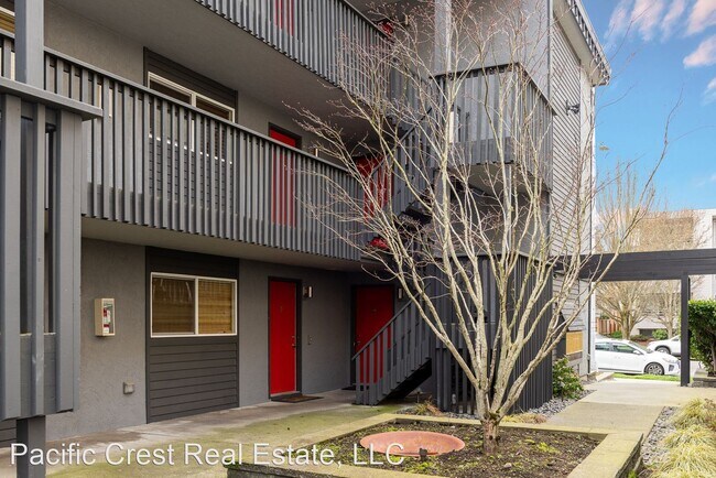 Foto del edificio - 2132 California Ave SW