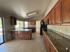 Building Photo - 9418 W Tonto Ln
